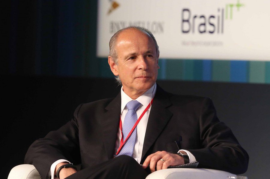 Ministro Ribeiro Dantas, do Superior Tribunal de Justiça, votou nesta terça-feira 24 a favor do pedido de habeas corpus do presidente da Andrade Gutierrez, Otávio Marques de Azevedo, da prisão; para Dantas, a restrição da liberdade do executivo deve ser substituída por outras medidas, como uso de tornozeleiras eletrônicas e afastamento da direção e administração da empresa; julgamento do habeas corpus, contudo, foi interrompido por um pedido de vista do ministro Félix Fischer (Foto: Aquiles Lins) Ministro Ribeiro Dantas, do Superior Tribunal de Justiça, votou nesta terça-feira 24 a favor do pedido de habeas corpus do presidente da Andrade Gutierrez, Otávio Marques de Azevedo, da prisão; para Dantas, a restrição da liberdade do executivo deve ser substituída por outras medidas, como uso de tornozeleiras eletrônicas e afastamento da direção e administração da empresa; julgamento do habeas corpus, contudo, foi interrompido por um pedido de vista do ministro Félix Fischer