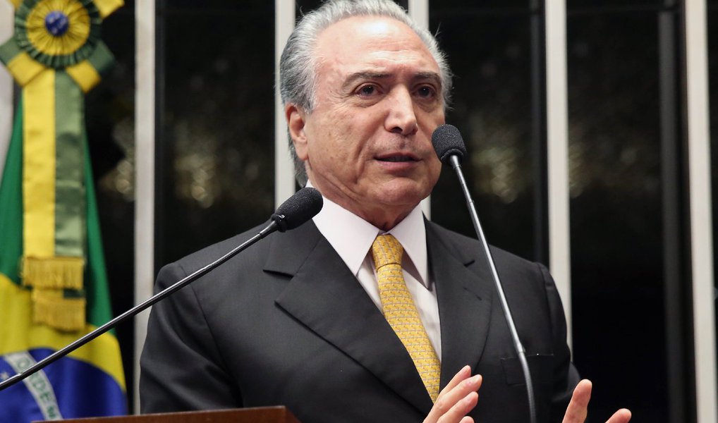 O vice-presidente Michel Temer apresentou nesta quinta (7) o programa de governo do PMDB para cerca de 150 empresários em São Paulo; Temer falou por cerca de meia hora sobre as propostas de "Uma ponte para o Futuro", plano do partido que deve ser lançado na convenção da legenda em março; "Indiretamente ele me pareceu apresentar um programa de transição, mas não falou claramente sobre isso em momento algum", afirmou Mário Paciello; já o conselheiro da Fundação Ulysses Guimarães, Evandro Mesquita, afirmou que o plano exposto por Temer é "um projeto para um governo de união nacional" e salientou que tanto PSDB quanto DEM já expressaram apoio ao programa (Foto: Valter Lima) O vice-presidente Michel Temer apresentou nesta quinta (7) o programa de governo do PMDB para cerca de 150 empresários em São Paulo; Temer falou por cerca de meia hora sobre as propostas de "Uma ponte para o Futuro", plano do partido que deve ser lançado na convenção da legenda em março; "Indiretamente ele me pareceu apresentar um programa de transição, mas não falou claramente sobre isso em momento algum", afirmou Mário Paciello; já o conselheiro da Fundação Ulysses Guimarães, Evandro Mesquita, afirmou que o plano exposto por Temer é "um projeto para um governo de união nacional" e salientou que tanto PSDB quanto DEM já expressaram apoio ao programa