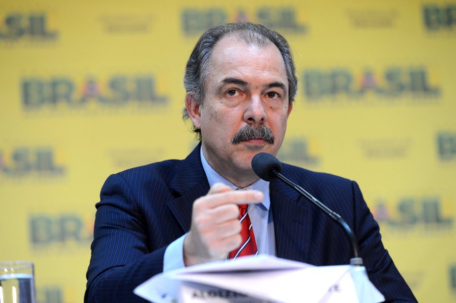 Aloizio Mercadante estará em Fortaleza na tarde desta segunda-feira (14), quando participa do lançamento do Programa de Aprendizagem na Idade Certa (MAISPAIC) no Ceará e do novo ciclo do Pacto Nacional pela Alfabetização na Idade Certa (PNAIC) na Região Nordeste. O evento será realizado a partir das 15h, no Palácio da Abolição, sede do Governo Estadual (Foto: Rodrigo Rocha) Aloizio Mercadante estará em Fortaleza na tarde desta segunda-feira (14), quando participa do lançamento do Programa de Aprendizagem na Idade Certa (MAISPAIC) no Ceará e do novo ciclo do Pacto Nacional pela Alfabetização na Idade Certa (PNAIC) na Região Nordeste. O evento será realizado a partir das 15h, no Palácio da Abolição, sede do Governo Estadual