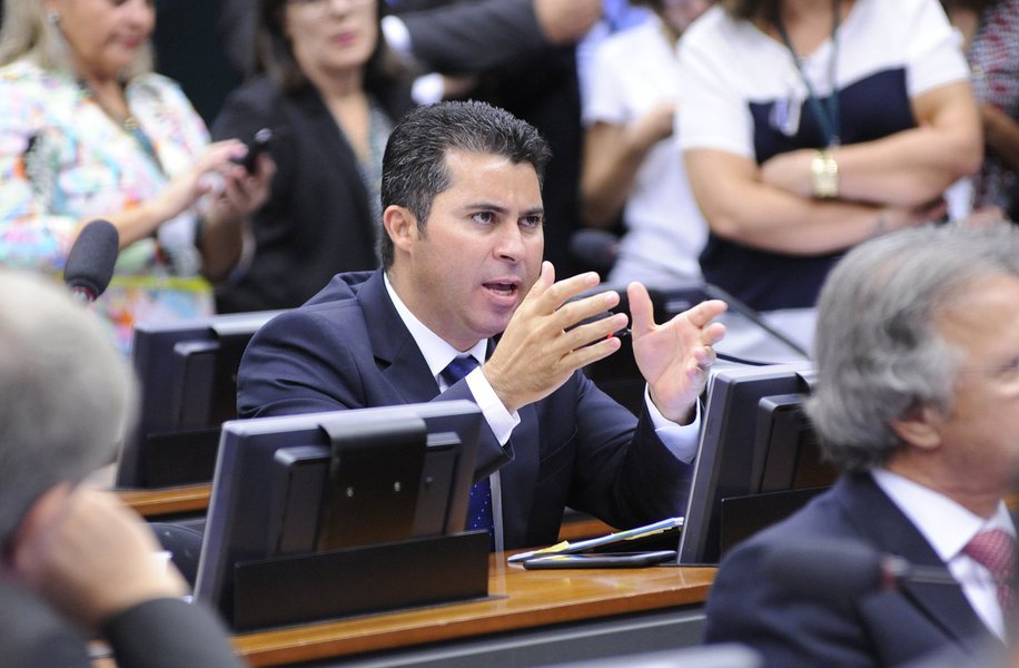O novo relator da representação contra o presidente da Câmara, deputado Marcos Rogério (PDT-RO), confirmou nesta manhã que vai apresentar o novo parecer preliminar na próxima terça-feira 15; "Será apenas uma apresentação formal do que já é conhecido. Não avançarei um milímetro em aspectos meritórios desse processo", assegurou, indicando que seu parecer será pela admissibilidade da investigação contra Eduardo Cunha (PMDB-RJ) (Foto: Gisele Federicce) O novo relator da representação contra o presidente da Câmara, deputado Marcos Rogério (PDT-RO), confirmou nesta manhã que vai apresentar o novo parecer preliminar na próxima terça-feira 15; "Será apenas uma apresentação formal do que já é conhecido. Não avançarei um milímetro em aspectos meritórios desse processo", assegurou, indicando que seu parecer será pela admissibilidade da investigação contra Eduardo Cunha (PMDB-RJ)
