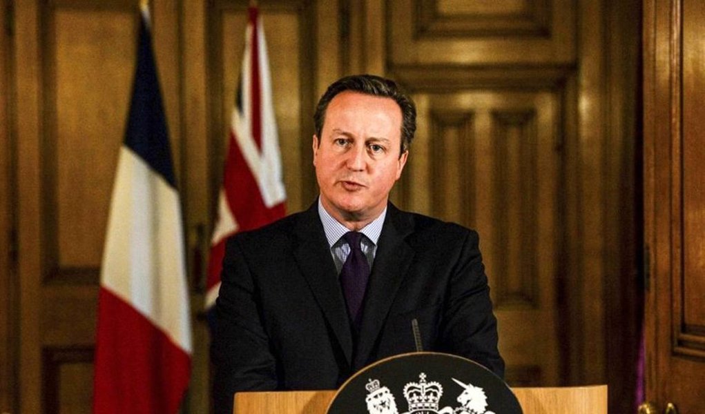 "Devemos tomar a decisão de estender os bombardeios britânicos contra o Estado Islâmico na Síria", afirma o texto enviado aos deputados, divulgado algumas horas antes do primeiro-ministro britânico David Cameron discursar no Parlamento para apresentar pessoalmente a demanda (Foto: Roberta Namour) "Devemos tomar a decisão de estender os bombardeios britânicos contra o Estado Islâmico na Síria", afirma o texto enviado aos deputados, divulgado algumas horas antes do primeiro-ministro britânico David Cameron discursar no Parlamento para apresentar pessoalmente a demanda