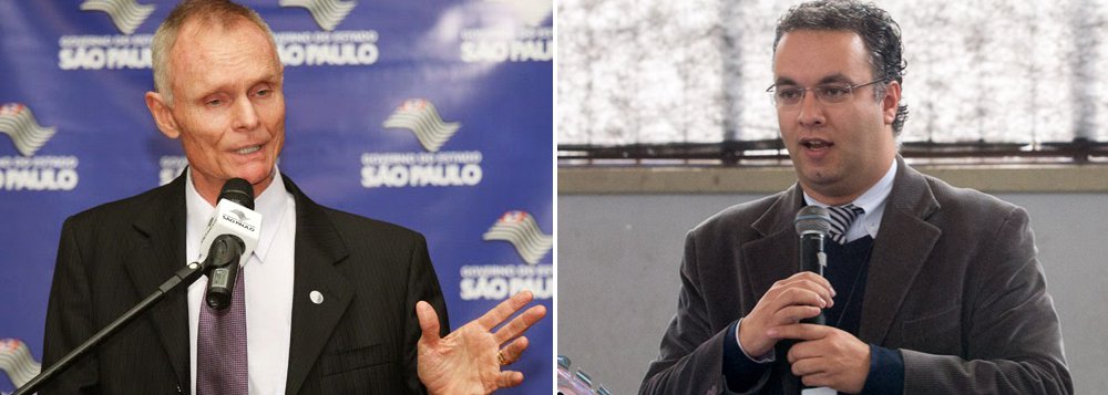 Em reunião com 40 dirigentes de ensino, Fernando Padula Novaes, chefe de gabinete do secretário de Educação, Herman Jacobus Cornelis Voorwald, anuncia que o decreto da "reorganização" sai na terça e lança estratégia para "isolar" e "desmoralizar" as escolas em luta, com apoio da PM; ele afirmou ainda que o objetivo é mostrar que o "dialogômetro" do lado deles só aumenta, e que a radicalização está "do lado de lá" (Foto: Roberta Namour) Em reunião com 40 dirigentes de ensino, Fernando Padula Novaes, chefe de gabinete do secretário de Educação, Herman Jacobus Cornelis Voorwald, anuncia que o decreto da "reorganização" sai na terça e lança estratégia para "isolar" e "desmoralizar" as escolas em luta, com apoio da PM; ele afirmou ainda que o objetivo é mostrar que o "dialogômetro" do lado deles só aumenta, e que a radicalização está "do lado de lá"