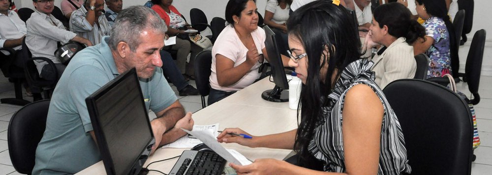 Foram negociados recebimento de R$ 79,9 milhões de 57,6 mil contribuintes inadimplentes, média de R$ 1,3 mil por contribuinte, confirma o Giro; Tribunal de Justiça de Goiás chegou a notificar 310 grandes devedores, como bancos, empresas de telefonia e estatais do Estado que, juntos, devem quase R$ 2 bilhões; O secretário Municipal de Finanças, Jeovalter Correia, afirmou de que em uma carteira de parcelamento de R$ 460 milhões, 70% é inadimplente; não há garantia de recebimento nem mesmo destas dívidas, confirma o Giro (Foto: Realle Palazzo-Martini) Foram negociados recebimento de R$ 79,9 milhões de 57,6 mil contribuintes inadimplentes, média de R$ 1,3 mil por contribuinte, confirma o Giro; Tribunal de Justiça de Goiás chegou a notificar 310 grandes devedores, como bancos, empresas de telefonia e estatais do Estado que, juntos, devem quase R$ 2 bilhões; O secretário Municipal de Finanças, Jeovalter Correia, afirmou de que em uma carteira de parcelamento de R$ 460 milhões, 70% é inadimplente; não há garantia de recebimento nem mesmo destas dívidas, confirma o Giro