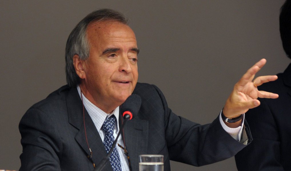 Em delação premiada, o ex-gerente da Petrobras Eduardo Musa afirmou que o codinome do ex-diretor da área internacional da estatal Nestor Cerveró era "lindinho" em planilha para pagamento de propina; Eduardo Musa disse que ouvia relatos de corrupção na Petrobras desde quando entrou na empresa por concurso público, em 1978; "Desde que entrou na Petrobrás se ouvia falar do pagamento de vantagem indevida nas mais diversas áreas, mas somente em 2006 o declarante começou a tomar conhecimento de forma direta", declarou (Foto: Aquiles Lins) Em delação premiada, o ex-gerente da Petrobras Eduardo Musa afirmou que o codinome do ex-diretor da área internacional da estatal Nestor Cerveró era "lindinho" em planilha para pagamento de propina; Eduardo Musa disse que ouvia relatos de corrupção na Petrobras desde quando entrou na empresa por concurso público, em 1978; "Desde que entrou na Petrobrás se ouvia falar do pagamento de vantagem indevida nas mais diversas áreas, mas somente em 2006 o declarante começou a tomar conhecimento de forma direta", declarou