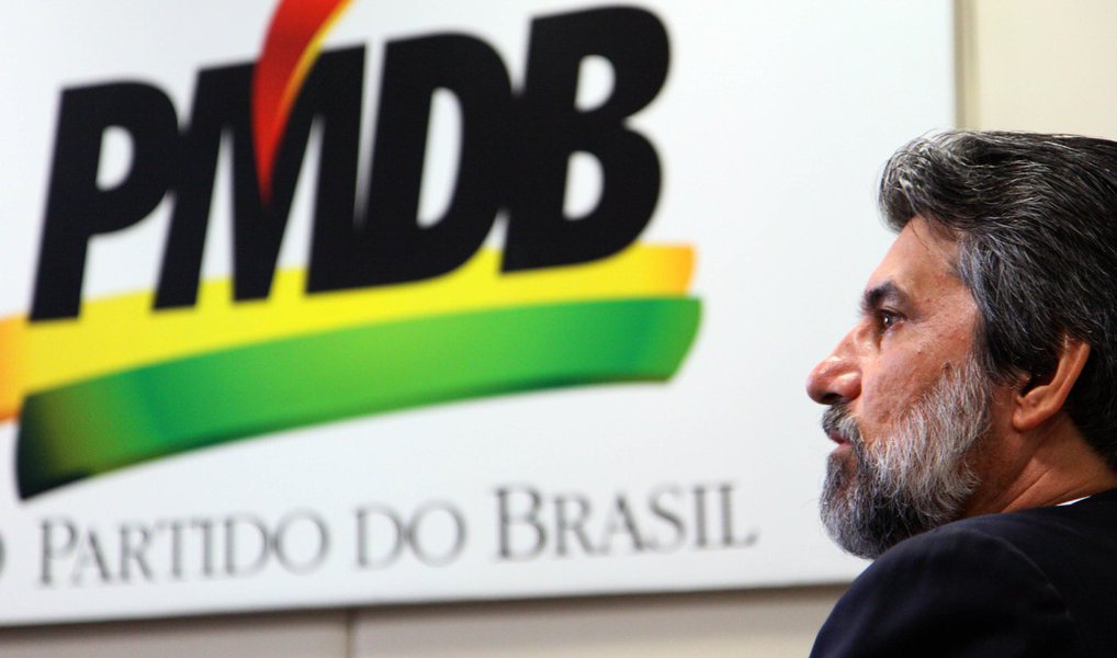 Encontro seria realizado em novembro deste ano, mas foi adiado para março, dando tempo ao governo da presidente Dilma para recompor a base aliada; segundo o vice-presidente nacional do partido, Valdir Raupp (RO), o adiamento se deve a "dificuldades logísticas" relacionadas ao encontro (Foto: Paulo Emílio) Encontro seria realizado em novembro deste ano, mas foi adiado para março, dando tempo ao governo da presidente Dilma para recompor a base aliada; segundo o vice-presidente nacional do partido, Valdir Raupp (RO), o adiamento se deve a "dificuldades logísticas" relacionadas ao encontro