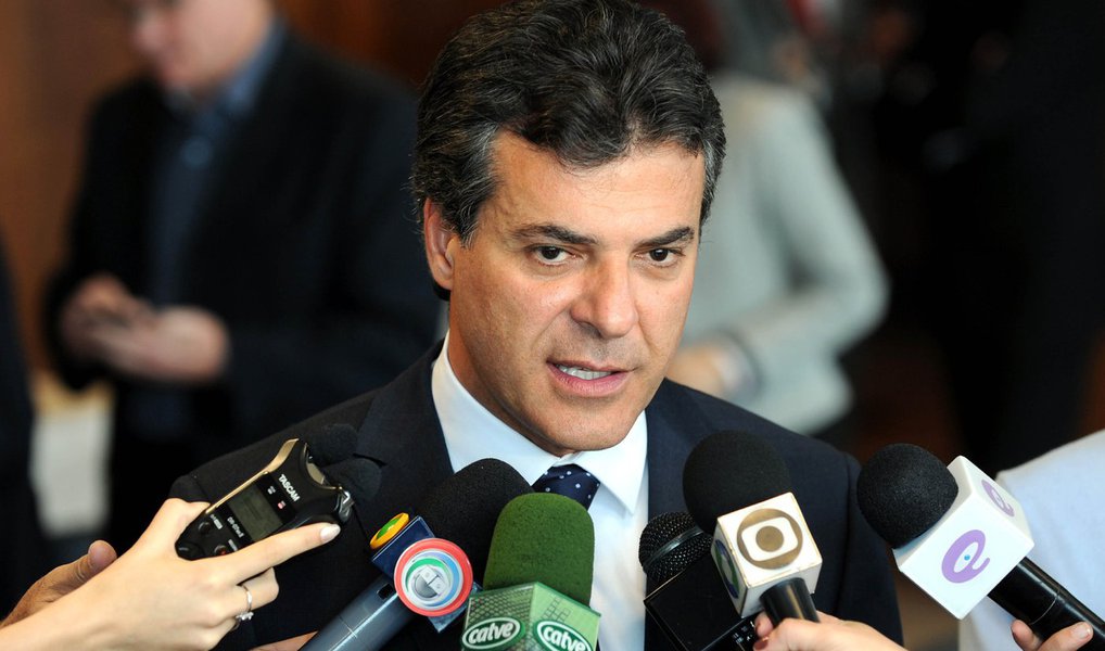 O governador do Paraná, Beto Richa (PSDB), lidera o ranking de governadores com pior avaliação do País; o cruzamento de dados foi divulgado nesta sexta-feira (23), em Curitiba; de acordo com o levantamento da Paraná Pesquisas, o tucano paranaense tem 73% de reprovação e 25% de aprovação; no outro extremo, aparece o governador de Alagoas Renan Filho (PMDB) com 68% de aprovação e 28 de reprovação (Foto: Leonardo Lucena) O governador do Paraná, Beto Richa (PSDB), lidera o ranking de governadores com pior avaliação do País; o cruzamento de dados foi divulgado nesta sexta-feira (23), em Curitiba; de acordo com o levantamento da Paraná Pesquisas, o tucano paranaense tem 73% de reprovação e 25% de aprovação; no outro extremo, aparece o governador de Alagoas Renan Filho (PMDB) com 68% de aprovação e 28 de reprovação