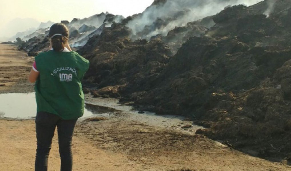 A empresa GranBio foi multada pelo Instituto do Meio Ambiente (IMA) devido aos dois incêndios de grandes proporções, ocorridos no intervalo de menos de um mês; agora, são três autuações à empresa que juntas somam multas no valor de cerca de R$ 570 mil; técnicos do IMA concluíram o laudo que aponta 12 medidas preventivas que deixaram de ser tomadas pela empresa (Foto: Voney Malta) A empresa GranBio foi multada pelo Instituto do Meio Ambiente (IMA) devido aos dois incêndios de grandes proporções, ocorridos no intervalo de menos de um mês; agora, são três autuações à empresa que juntas somam multas no valor de cerca de R$ 570 mil; técnicos do IMA concluíram o laudo que aponta 12 medidas preventivas que deixaram de ser tomadas pela empresa