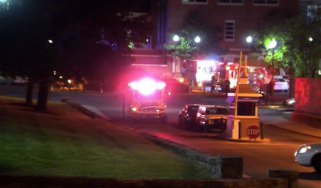 Uma pessoa foi morta e outras duas ficaram feridas por tiros disparados no interior do campus da Universidade Estadual do Tennessee, em Nashville, Estados Unidos; tiros teriam disparados pouco antes das 23h, no horário local, após uma discussão em um jogo de dados; vítima fatal não era matriculado na universidade; na semana passada, três pessoas foram feridas à bala em uma festa próxima ao campus da Universidade Estadual do Tennessee (Foto: Paulo Emílio) Uma pessoa foi morta e outras duas ficaram feridas por tiros disparados no interior do campus da Universidade Estadual do Tennessee, em Nashville, Estados Unidos; tiros teriam disparados pouco antes das 23h, no horário local, após uma discussão em um jogo de dados; vítima fatal não era matriculado na universidade; na semana passada, três pessoas foram feridas à bala em uma festa próxima ao campus da Universidade Estadual do Tennessee