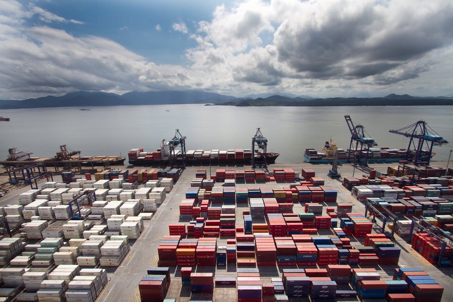 Hoje somos um dos países mais fechados do mundo para o comércio internacional. A despeito do nosso tamanho e relevância da nossa economia, somos o mais fechado do G20, indo na contramão do mundo nesse campo (Foto: André Granha) Hoje somos um dos países mais fechados do mundo para o comércio internacional. A despeito do nosso tamanho e relevância da nossa economia, somos o mais fechado do G20, indo na contramão do mundo nesse campo