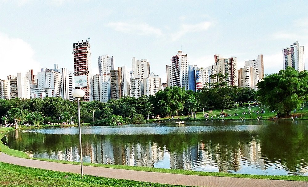 Goiânia é a única capital brasileira a ir na contramão da crise e registrar saldo positivo no número de vagas com carteira assinada neste ano; apenas no primeiro trimestre, segundo o MTE, Capital criou 2.652 vagas; em agosto, foram gerados 545 vagas; atividade que mais se destacou entre os municípios foi a agropecuária, seguida pela indústria, serviços e construção civil; das 30 maiores geradoras, 29 são cidades do interior – apenas a capital goiana foge à regra; ranking analisou as cidades com mais de 30 mil habitantes (Foto: Realle Palazzo-Martini) Goiânia é a única capital brasileira a ir na contramão da crise e registrar saldo positivo no número de vagas com carteira assinada neste ano; apenas no primeiro trimestre, segundo o MTE, Capital criou 2.652 vagas; em agosto, foram gerados 545 vagas; atividade que mais se destacou entre os municípios foi a agropecuária, seguida pela indústria, serviços e construção civil; das 30 maiores geradoras, 29 são cidades do interior – apenas a capital goiana foge à regra; ranking analisou as cidades com mais de 30 mil habitantes