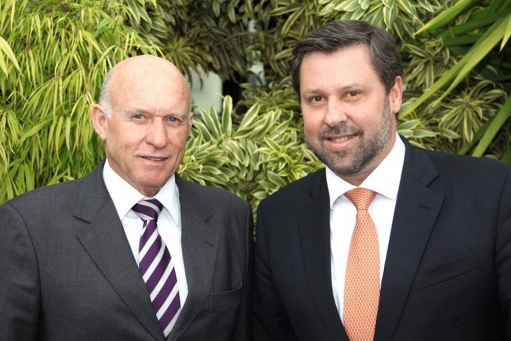 Ex-prefeito de Vinhedo Milton Serafim (PTB), condenado a 32 anos de prisão por cobrar propinas para a implantação de loteamentos, era forte aliado do líder do PSDB na Câmara, deputado Carlos Sampaio (SP), um dos entusiastas do impeachment da presidente Dilma Rousseff; em 2014, Sampaio destinou emenda de R$ 300 mil para a administração de Milton Serafim; poucos meses depois, Sampaio o descreve como "amigo" em suas redes sociais (Foto: Aquiles Lins) Ex-prefeito de Vinhedo Milton Serafim (PTB), condenado a 32 anos de prisão por cobrar propinas para a implantação de loteamentos, era forte aliado do líder do PSDB na Câmara, deputado Carlos Sampaio (SP), um dos entusiastas do impeachment da presidente Dilma Rousseff; em 2014, Sampaio destinou emenda de R$ 300 mil para a administração de Milton Serafim; poucos meses depois, Sampaio o descreve como "amigo" em suas redes sociais