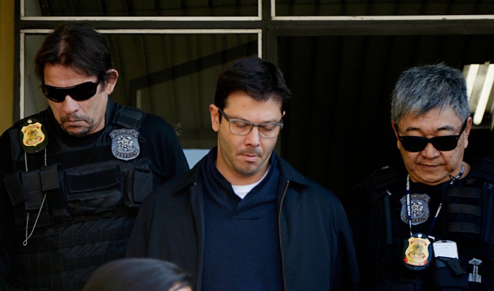 Alexandre Romano, de Americana (SP), foi preso na 18ª fase da Operação Lava Jato, sob acusação de envolvimento em irregularidades em contratos do Ministério do Planejamento; decisão foi da Justiça Federal de São Paulo; Romano deixou a prisão em Curitiba neste sábado e passará a usar tornozeleira eletrônica (Foto: Gisele Federicce) Alexandre Romano, de Americana (SP), foi preso na 18ª fase da Operação Lava Jato, sob acusação de envolvimento em irregularidades em contratos do Ministério do Planejamento; decisão foi da Justiça Federal de São Paulo; Romano deixou a prisão em Curitiba neste sábado e passará a usar tornozeleira eletrônica