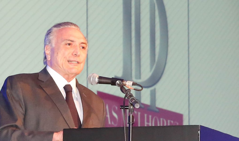 Presidente em exercício do País, Michel Temer disse a empresários nesta sexta-feira, 25, que a aprovação da recriação da CPMF pelo Congresso Nacional será "difícil"; presidente Dilma Rousseff pretende arrecadar R$ 32 bilhões com o chamado imposto do cheque como parte do esforço para reequilibrar as contas do governo; um dia depois de aparecer no programa de rádio e TV do PMDB, o mais agressivo ao governo até hoje, Michel Temer minimizou os riscos de impeachment da presidente, apontando que o Brasil não vive uma crise institucional, que daria fôlego a uma iniciativa deste tipo (Foto: Aquiles Lins) Presidente em exercício do País, Michel Temer disse a empresários nesta sexta-feira, 25, que a aprovação da recriação da CPMF pelo Congresso Nacional será "difícil"; presidente Dilma Rousseff pretende arrecadar R$ 32 bilhões com o chamado imposto do cheque como parte do esforço para reequilibrar as contas do governo; um dia depois de aparecer no programa de rádio e TV do PMDB, o mais agressivo ao governo até hoje, Michel Temer minimizou os riscos de impeachment da presidente, apontando que o Brasil não vive uma crise institucional, que daria fôlego a uma iniciativa deste tipo