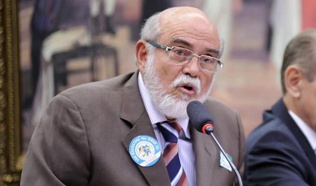Em entrevista, jurista Marcello Lavenère reforçou que a presidenta Dilma não cometeu nenhum ato ilícito. Além disso, ele disse que há um pré-julgamento da situação (Foto: Fatima 247) Em entrevista, jurista Marcello Lavenère reforçou que a presidenta Dilma não cometeu nenhum ato ilícito. Além disso, ele disse que há um pré-julgamento da situação