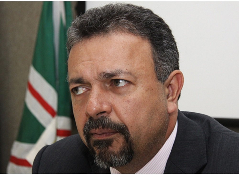 Funcionários afirmaram, em depoimento, que prestaram serviço a construtoras de Goiânia, o que constitui improbidade administrativa na avaliação dos vereadores; "É uma demonstração clara de que o trabalho da Comissão é importante e não vai terminar em pizza. Estamos propondo ações concretas para punir quem praticou irregularidades, burlando o Plano Diretor e prejudicando a cidade", afirma o presidente da Comissão, vereador Elias Vaz (PSB); CEI também fez representação ao Conselho de Arquitetura e Urbanismo de Goiás pedindo a abertura de processo disciplinar contra os arquitetos e informou a situação dos funcionários da prefeitura ao Ministério Público (Foto: Realle Palazzo-Martini) Funcionários afirmaram, em depoimento, que prestaram serviço a construtoras de Goiânia, o que constitui improbidade administrativa na avaliação dos vereadores; "É uma demonstração clara de que o trabalho da Comissão é importante e não vai terminar em pizza. Estamos propondo ações concretas para punir quem praticou irregularidades, burlando o Plano Diretor e prejudicando a cidade", afirma o presidente da Comissão, vereador Elias Vaz (PSB); CEI também fez representação ao Conselho de Arquitetura e Urbanismo de Goiás pedindo a abertura de processo disciplinar contra os arquitetos e informou a situação dos funcionários da prefeitura ao Ministério Público