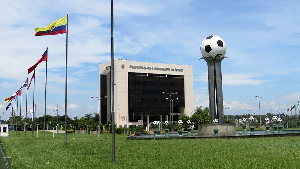 O hondurenho Hawit, detido em Zurique na quinta-feira, foi acusado pelo Departamento de Justiça dos Estados Unidos por envolvimento no esquema de corrupção envolvendo a Fifa; Hawit assumiu a presidência da Concacaf após a prisão em maio do então presidente Jeffrey Webb, também por corrupção. Webb se declarou culpado pelas acusações após extradição aos Estados Unidos (Foto: Luis Mauro Queiroz) O hondurenho Hawit, detido em Zurique na quinta-feira, foi acusado pelo Departamento de Justiça dos Estados Unidos por envolvimento no esquema de corrupção envolvendo a Fifa; Hawit assumiu a presidência da Concacaf após a prisão em maio do então presidente Jeffrey Webb, também por corrupção. Webb se declarou culpado pelas acusações após extradição aos Estados Unidos