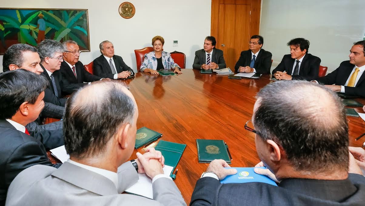 “Em vez de golpismos, o Brasil precisa de união, diálogo e de decisões capazes de retomar o crescimento econômico, com distribuição de renda”, diz a nota divulgada nesta quinta (2) e assinada pelos nove governadores dos estados do Nordeste, em repúdio à abertura do processo de impeachment da presidente Dilma (PT) (Foto: Rodrigo Rocha) “Em vez de golpismos, o Brasil precisa de união, diálogo e de decisões capazes de retomar o crescimento econômico, com distribuição de renda”, diz a nota divulgada nesta quinta (2) e assinada pelos nove governadores dos estados do Nordeste, em repúdio à abertura do processo de impeachment da presidente Dilma (PT)