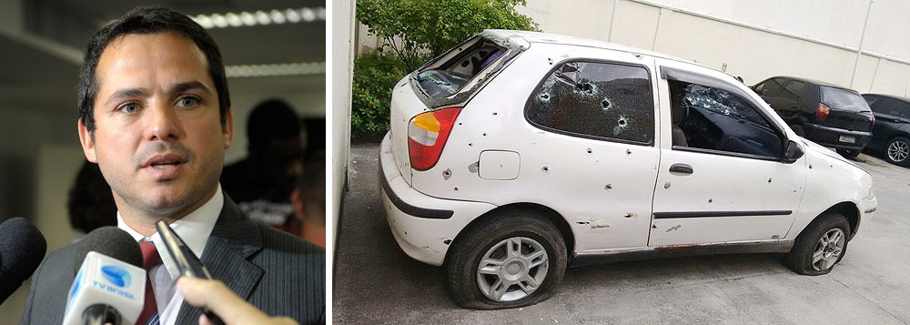 O promotor Fábio Vieira, do 2º Tribunal do Júri, denunciou por homicídio qualificado, fraude processual e posse de arma com numeração raspada quatro policiais militares envolvidos na morte dos cinco jovens de Costa Barros, no Subúrbio do Rio, em 28 de novembro; os policiais foram denunciados por atirarem nos cinco jovens e em Wilkerson Luis de Oliveira Esteves e Lourival Júnior, que acompanhavam de moto o carro onde os jovens foram mortos (Foto: Leonardo Lucena) O promotor Fábio Vieira, do 2º Tribunal do Júri, denunciou por homicídio qualificado, fraude processual e posse de arma com numeração raspada quatro policiais militares envolvidos na morte dos cinco jovens de Costa Barros, no Subúrbio do Rio, em 28 de novembro; os policiais foram denunciados por atirarem nos cinco jovens e em Wilkerson Luis de Oliveira Esteves e Lourival Júnior, que acompanhavam de moto o carro onde os jovens foram mortos