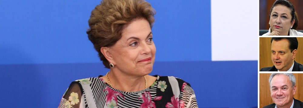 Ministra Kátia Abreu, da Agricultura, tem intermediado o diálogo de Dilma Rousseff com deputados e senadores da bancada ruralista; ela é uma das principais interlocutoras com o líder do PMDB na Câmara, Leonardo Picciani; já o ministro Gilberto Kassab, de Cidades, tem buscado conter seu próprio partido, o PSD, além de se reunir com deputados da oposição, como o PSDB; o assessor especial, Giles Azevedo, que divide a articulação política com Ricardo Berzoini, foi o responsável por trazer o chefe do PSC, pastor Everaldo, para uma reunião (Foto: Roberta Namour) Ministra Kátia Abreu, da Agricultura, tem intermediado o diálogo de Dilma Rousseff com deputados e senadores da bancada ruralista; ela é uma das principais interlocutoras com o líder do PMDB na Câmara, Leonardo Picciani; já o ministro Gilberto Kassab, de Cidades, tem buscado conter seu próprio partido, o PSD, além de se reunir com deputados da oposição, como o PSDB; o assessor especial, Giles Azevedo, que divide a articulação política com Ricardo Berzoini, foi o responsável por trazer o chefe do PSC, pastor Everaldo, para uma reunião