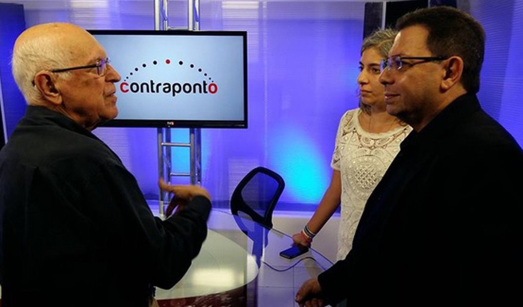 Dalmo de Abreu Dallari voltou a minimizar a importância de Gilmar Mendes no STF: "Vocês dão muita importância a esse homem. Deixa ele falando sozinho lá no Supremo, os outros ministros nem lhe dão bola. Deixam ele lá porque ninguém quer perder tempo em começar uma guerra"; "Além disso, as teses dele são tão toscas que atraem reprovação automaticamente, sobretudo em um STF que melhorou muito em termos de composição" (Foto: Eduardo Guimarães) Dalmo de Abreu Dallari voltou a minimizar a importância de Gilmar Mendes no STF: "Vocês dão muita importância a esse homem. Deixa ele falando sozinho lá no Supremo, os outros ministros nem lhe dão bola. Deixam ele lá porque ninguém quer perder tempo em começar uma guerra"; "Além disso, as teses dele são tão toscas que atraem reprovação automaticamente, sobretudo em um STF que melhorou muito em termos de composição"