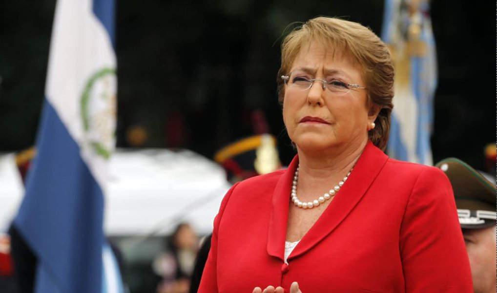 Presidente chilena, Michelle Bachelet, disse ter adotado um novo slogan para lhe dar forças enquanto seu país enfrenta um desastre natural após o outro: "cada dia pode ser pior"; "Praticamente inventei um slogan: 'cada dia pode ser pior'", afirmou; desde que reassumiu a presidência do país em 2014, Bachelet já teve que enfrentar duas erupções vulcânicas, inundações, incêndios, tsunamis e terremotos, sendo que o último deles aconteceu na semana passada (Foto: Paulo Emílio) Presidente chilena, Michelle Bachelet, disse ter adotado um novo slogan para lhe dar forças enquanto seu país enfrenta um desastre natural após o outro: "cada dia pode ser pior"; "Praticamente inventei um slogan: 'cada dia pode ser pior'", afirmou; desde que reassumiu a presidência do país em 2014, Bachelet já teve que enfrentar duas erupções vulcânicas, inundações, incêndios, tsunamis e terremotos, sendo que o último deles aconteceu na semana passada