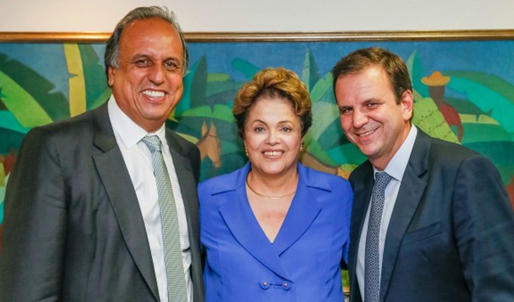 Contando com o apoio de líderes de peso político, como o governador Luiz Fernando Pezão, o prefeito Eduardo Paes, o presidente estadual do PMDB, Jorge Picciani, e do filho, o líder do partido na Câmara, Leonardo Piccinai, a presidente Dilma Rousseff conseguiu construir uma relação sólida com a ala fluminense do partido que será decisiva na guerra que será travada no Congresso Nacional para arquivar seu pedido de impedimento; a maior bancada do PMDB na Câmara é a do Rio, com nove deputados, incluindo Eduardo Cunha; em duas votações recentes e importantes para o governo, os deputados mostraram fidelidade, como a mudança na meta fiscal e a repatriação de recursos (Foto: Aquiles Lins) Contando com o apoio de líderes de peso político, como o governador Luiz Fernando Pezão, o prefeito Eduardo Paes, o presidente estadual do PMDB, Jorge Picciani, e do filho, o líder do partido na Câmara, Leonardo Piccinai, a presidente Dilma Rousseff conseguiu construir uma relação sólida com a ala fluminense do partido que será decisiva na guerra que será travada no Congresso Nacional para arquivar seu pedido de impedimento; a maior bancada do PMDB na Câmara é a do Rio, com nove deputados, incluindo Eduardo Cunha; em duas votações recentes e importantes para o governo, os deputados mostraram fidelidade, como a mudança na meta fiscal e a repatriação de recursos