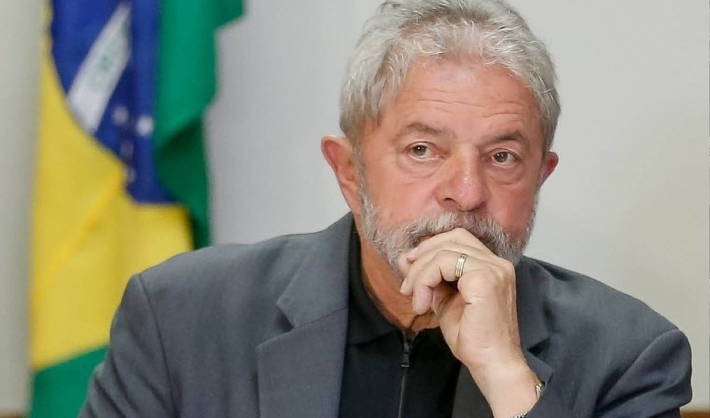 O Instituto Lula considerou mais um episódio de uso de "táticas de mentira" o boato segundo o qual o ex-presidente Lula teria sido preso pela Operação Lava Jato em sua casa em São Bernardo do Campo, no ABC paulista; a mentira foi divulgada em redes sociais e blogs nos últimos dias; para o instituto, esse tipo de comportamento é “absurdo”, até porque Lula não é nem sequer investigado pela operação (Foto: Valter Lima) O Instituto Lula considerou mais um episódio de uso de "táticas de mentira" o boato segundo o qual o ex-presidente Lula teria sido preso pela Operação Lava Jato em sua casa em São Bernardo do Campo, no ABC paulista; a mentira foi divulgada em redes sociais e blogs nos últimos dias; para o instituto, esse tipo de comportamento é “absurdo”, até porque Lula não é nem sequer investigado pela operação