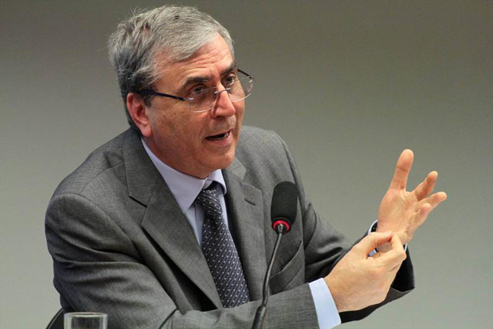 O secretário Municipal de Governo de Curitiba, Ricardo Mac Donald, afirmou que a gestão do prefeito Gustavo Fruet (PDT) não pretende confiscar os recursos do Instituto de Previdência dos Servidores Municipais de Curitiba (IPMC) — que pertencem aos 30 mil servidores municipais; "O que se está se debatendo é o plus previsto na lei 12.821/2008, da época do então prefeito Beto Richa (PSDB), que representa R$ 20 milhões ao mês, além dos 22% já sagrados pela legislação", assegurou (Foto: Leonardo Lucena) O secretário Municipal de Governo de Curitiba, Ricardo Mac Donald, afirmou que a gestão do prefeito Gustavo Fruet (PDT) não pretende confiscar os recursos do Instituto de Previdência dos Servidores Municipais de Curitiba (IPMC) — que pertencem aos 30 mil servidores municipais; "O que se está se debatendo é o plus previsto na lei 12.821/2008, da época do então prefeito Beto Richa (PSDB), que representa R$ 20 milhões ao mês, além dos 22% já sagrados pela legislação", assegurou