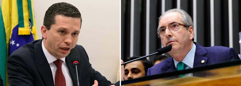 O relator do processo de cassação do deputado Eduardo Cunha (PMDB-RJ) no Conselho de Ética, Fausto Pinato (PRB-SP), avisou à cúpula do conselho que sofreu uma ameaça em São Paulo; a informação foi anunciada nesta quinta (19) pelo presidente do conselho, deputado José Carlos Araújo (PSD-BA), e explicada pelo vice-presidente do conselho, deputado Sandro Alex (PPS-PR); "Perguntei se ele ou alguém da sua família teve nos últimos dias constrangimento, ameaça, e ele disse que sim", afirmou Sandro Alex, na reabertura da sessão do conselho; Sandro solicitou que a Câmara providencie reforço na segurança de Pinato e de sua família (Foto: Valter Lima) O relator do processo de cassação do deputado Eduardo Cunha (PMDB-RJ) no Conselho de Ética, Fausto Pinato (PRB-SP), avisou à cúpula do conselho que sofreu uma ameaça em São Paulo; a informação foi anunciada nesta quinta (19) pelo presidente do conselho, deputado José Carlos Araújo (PSD-BA), e explicada pelo vice-presidente do conselho, deputado Sandro Alex (PPS-PR); "Perguntei se ele ou alguém da sua família teve nos últimos dias constrangimento, ameaça, e ele disse que sim", afirmou Sandro Alex, na reabertura da sessão do conselho; Sandro solicitou que a Câmara providencie reforço na segurança de Pinato e de sua família