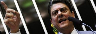 Deputado federal Wadih Damous (PT-RJ) tornou-se uma espécie de coordenador jurídico da bancada do PT no enfrentamento das CPIs e agora do processo de impeachment tentado pela oposição; em entrevista ao 247 ele avisa: “Vamos para a guerra do impeachment. A guerra jurídica, a guerra política e a guerra nas ruas”; o petista afirma ainda que o impeachment de Dilma é "uma meta pessoal" do presidente da Câmara, Eduardo Cunha; o deputado, que já presidiu a OAB no Rio diz que o "manual do golpe" usado pela oposição e apoiado por Cunha é "inconstitucional", porque calcado no regimento da Câmara e não na lei específica do impeachment, como pede a Carta de 1988, em algum momento deve ser objeto de questionamento junto ao Supremo (Foto: Tereza Cruvinel) Deputado federal Wadih Damous (PT-RJ) tornou-se uma espécie de coordenador jurídico da bancada do PT no enfrentamento das CPIs e agora do processo de impeachment tentado pela oposição; em entrevista ao 247 ele avisa: “Vamos para a guerra do impeachment. A guerra jurídica, a guerra política e a guerra nas ruas”; o petista afirma ainda que o impeachment de Dilma é "uma meta pessoal" do presidente da Câmara, Eduardo Cunha; o deputado, que já presidiu a OAB no Rio diz que o "manual do golpe" usado pela oposição e apoiado por Cunha é "inconstitucional", porque calcado no regimento da Câmara e não na lei específica do impeachment, como pede a Carta de 1988, em algum momento deve ser objeto de questionamento junto ao Supremo