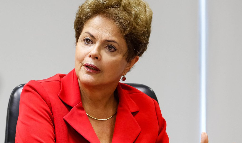 Estratégia do Planalto é recorrer ao Supremo caso as contas do governo referentes a 2014 sejam reprovadas no Tribunal de Contas da União ou um processo de impeachment contra a presidente Dilma seja instalado na Câmara; ministros José Eduardo Cardozo, da Justiça, e Luís Inácio Adams, da Advocacia-Geral da União, conduzem a linha que será defendida para segurar Dilma no poder (Foto: Gisele Federicce) Estratégia do Planalto é recorrer ao Supremo caso as contas do governo referentes a 2014 sejam reprovadas no Tribunal de Contas da União ou um processo de impeachment contra a presidente Dilma seja instalado na Câmara; ministros José Eduardo Cardozo, da Justiça, e Luís Inácio Adams, da Advocacia-Geral da União, conduzem a linha que será defendida para segurar Dilma no poder