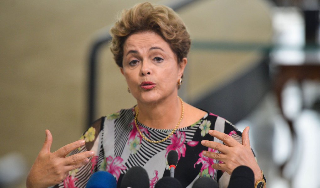 Durante inauguração do Museu de Congonhas, a 75 km de Belo Horizonte, a presidente Dilma Rousseff disse nesta terça-feira, 15, que o governo vai cobrar dos responsáveis pela tragédia em Mariana a recuperação do Rio Doce; "Nos importa transformar novamente o Rio Doce naquilo que foi outrora, um local com margens reflorestadas, com nascentes preservadas, recuperando inteiramente o rio", afirmou a presidente (Foto: Aquiles Lins) Durante inauguração do Museu de Congonhas, a 75 km de Belo Horizonte, a presidente Dilma Rousseff disse nesta terça-feira, 15, que o governo vai cobrar dos responsáveis pela tragédia em Mariana a recuperação do Rio Doce; "Nos importa transformar novamente o Rio Doce naquilo que foi outrora, um local com margens reflorestadas, com nascentes preservadas, recuperando inteiramente o rio", afirmou a presidente