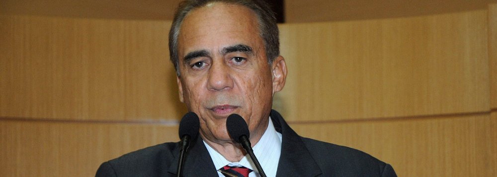 Ex-líder da oposição na Assembleia Legislativa, o deputado estadual Venâncio Fonseca (PP) foi o último deputado estadual cassado pelo Tribunal Regional Eleitoral de Sergipe; ao todo, os desembargadores decidiram, por unanimidade, pela perda de mandato de nove parlamentares – sete estaduais e dois federais; todos foram acusados de se beneficiar eleitoralmente em 2014 dos recursos das verbas de subvenção; assim como os demais, Venâncio também foi multado em R$ 106 mil e está inelegível por oito anos; o presidente do TRE/SE, Cezário Siqueira Neto, disse que a Justiça Eleitoral não poderia ficar omissa diante das denúncias; “Esta Corte não pecou por omissão”, pontuou (Foto: Valter Lima) Ex-líder da oposição na Assembleia Legislativa, o deputado estadual Venâncio Fonseca (PP) foi o último deputado estadual cassado pelo Tribunal Regional Eleitoral de Sergipe; ao todo, os desembargadores decidiram, por unanimidade, pela perda de mandato de nove parlamentares – sete estaduais e dois federais; todos foram acusados de se beneficiar eleitoralmente em 2014 dos recursos das verbas de subvenção; assim como os demais, Venâncio também foi multado em R$ 106 mil e está inelegível por oito anos; o presidente do TRE/SE, Cezário Siqueira Neto, disse que a Justiça Eleitoral não poderia ficar omissa diante das denúncias; “Esta Corte não pecou por omissão”, pontuou