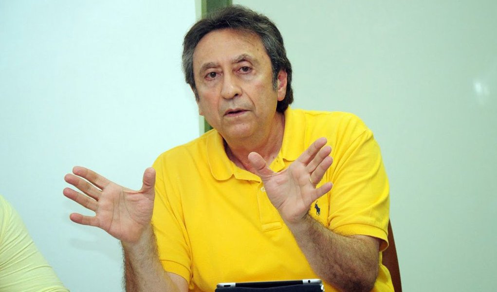 O vereador Fábio Câmara e o ex-secretário de Saúde, Ricardo Murad comandavam um esquema de indicações e de funcionários fantasmas no Hospital Carlos Macieira, que era administrado pela Bem Viver, entidade acusada pela PF de fazer parte de uma organização criminosa que tomou conta da saúde pública no Maranhão; segundo relatório da PF, os contratados (enfermeiros, fisioterapeutas, psicólogos, dentre outros) por meio de indicação da dupla recebiam remunerações mais elevadas se comparadas se comparadas com outros profissionais que exerciam a mesma função (Foto: Leonardo Lucena) O vereador Fábio Câmara e o ex-secretário de Saúde, Ricardo Murad comandavam um esquema de indicações e de funcionários fantasmas no Hospital Carlos Macieira, que era administrado pela Bem Viver, entidade acusada pela PF de fazer parte de uma organização criminosa que tomou conta da saúde pública no Maranhão; segundo relatório da PF, os contratados (enfermeiros, fisioterapeutas, psicólogos, dentre outros) por meio de indicação da dupla recebiam remunerações mais elevadas se comparadas se comparadas com outros profissionais que exerciam a mesma função