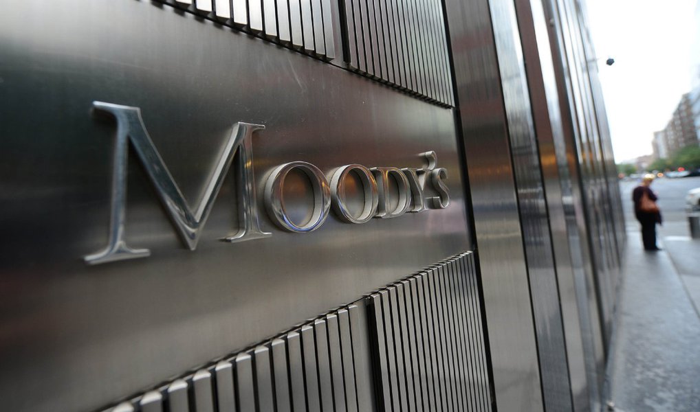 Brasil ainda está em condição melhor do que países que perderam o selo de bom pagador, apesar da forte deterioração da economia, disse o analista da Moody's Investors Service Mauro Leos nesta terça-feira, 22; segundo ele, entretanto, a Moody's espera que a recessão no país se prolongue até o próximo ano, elevando a dívida do país a cerca de 70% do PIB (Foto: Aquiles Lins) Brasil ainda está em condição melhor do que países que perderam o selo de bom pagador, apesar da forte deterioração da economia, disse o analista da Moody's Investors Service Mauro Leos nesta terça-feira, 22; segundo ele, entretanto, a Moody's espera que a recessão no país se prolongue até o próximo ano, elevando a dívida do país a cerca de 70% do PIB