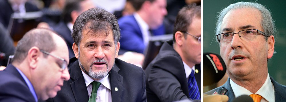 "A dúvida sobre que posição tomar e o dilema que tomou conta do PT e especialmente de sua bancada parlamentar são inaceitáveis para um partido que surgiu com propostas éticas e renovadoras e se diz, ainda, de esquerda", opina Hélio Doyle, colunista do 247, sobre a decisão dos petistas do Conselho de Ética em votar contra ou a favor de Eduardo Cunha; "O PT não tinha direito de ter dúvida. O dilema só acentuou as fragilidades do partido. Cunha tem de deixar a presidência da Câmara e ter seu mandato cassado", avalia o jornalista; agora que, "cumprindo seu papel de bandido e chantagista, Cunha se vingou aceitando o pedido de impeachment na Câmara, passa-se a essa nova briga. Mas arriscar é parte da política. Ter coragem de enfrentar os desafios também", conclui Doyle; leia a íntegra (Foto: Hélio Doyle) "A dúvida sobre que posição tomar e o dilema que tomou conta do PT e especialmente de sua bancada parlamentar são inaceitáveis para um partido que surgiu com propostas éticas e renovadoras e se diz, ainda, de esquerda", opina Hélio Doyle, colunista do 247, sobre a decisão dos petistas do Conselho de Ética em votar contra ou a favor de Eduardo Cunha; "O PT não tinha direito de ter dúvida. O dilema só acentuou as fragilidades do partido. Cunha tem de deixar a presidência da Câmara e ter seu mandato cassado", avalia o jornalista; agora que, "cumprindo seu papel de bandido e chantagista, Cunha se vingou aceitando o pedido de impeachment na Câmara, passa-se a essa nova briga. Mas arriscar é parte da política. Ter coragem de enfrentar os desafios também", conclui Doyle; leia a íntegra