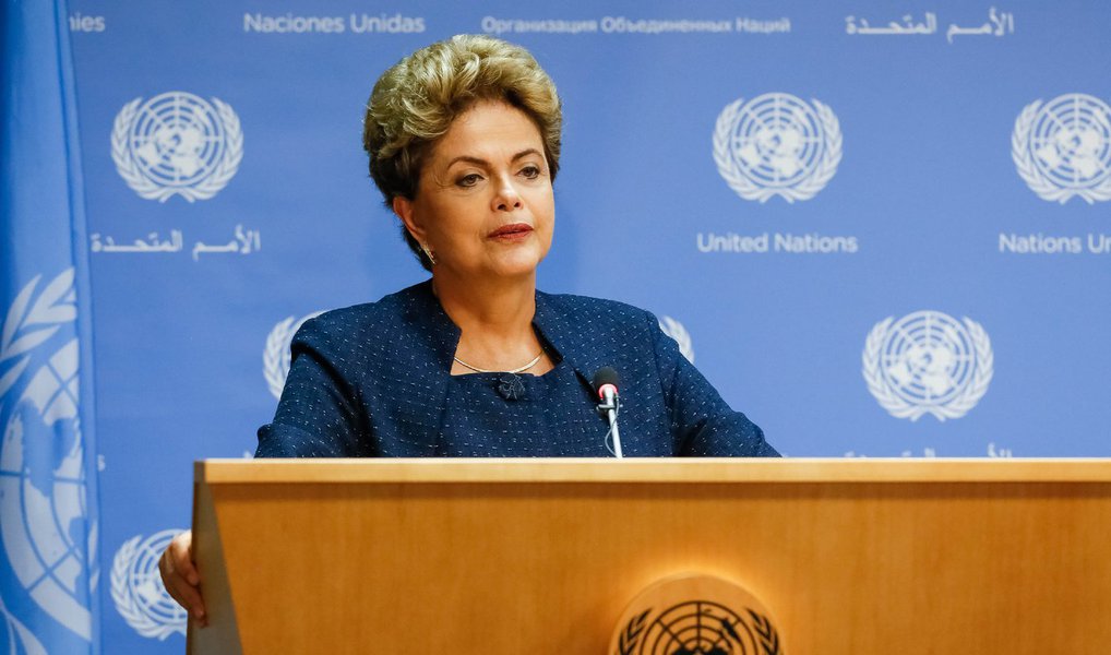 Ao participar de encontro de líderes globais sobre igualdade de gênero e empoderamento das mulheres, neste domingo, 27, a presidente Dilma Rousseff defendeu que as mulheres não sejam apenas destinatárias de políticas e iniciativas públicas; Dilma disse que as mulheres atuam como protagonistas do processo de inclusão social em curso no Brasil, mas uma presença feminina qualificada na política, nas ciências, nas artes e nos negócios ainda não se reflete de maneira adequada; presidente para situação de mulheres que vivem em zonas de conflito ou refugiadas; "Acolhê-las é imperativo ético. O Brasil abre seus braços a todas", afirmou (Foto: Aquiles Lins) Ao participar de encontro de líderes globais sobre igualdade de gênero e empoderamento das mulheres, neste domingo, 27, a presidente Dilma Rousseff defendeu que as mulheres não sejam apenas destinatárias de políticas e iniciativas públicas; Dilma disse que as mulheres atuam como protagonistas do processo de inclusão social em curso no Brasil, mas uma presença feminina qualificada na política, nas ciências, nas artes e nos negócios ainda não se reflete de maneira adequada; presidente para situação de mulheres que vivem em zonas de conflito ou refugiadas; "Acolhê-las é imperativo ético. O Brasil abre seus braços a todas", afirmou