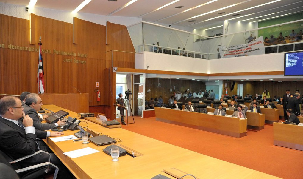 Deputados estaduais aprovaram um projeto de lei que autoriza o Poder Executivo a ter um crédito especial de R$ 79,7 milhões à Secretaria de Estado do Desenvolvimento Social (Sedes); de acordo com a Mensagem encaminhada à Assembleia Legislativa pelo governador Flávio Dino, os recursos destinam-se à criação de dotações orçamentárias para novos programas da área social do governo estadual; Dino informa que Executivo está criando as ações "Renascer" e "Mais Bolsa Família Escola", vinculadas à Sedes, para promover a inclusão das crianças e dos adolescentes (Foto: Leonardo Lucena) Deputados estaduais aprovaram um projeto de lei que autoriza o Poder Executivo a ter um crédito especial de R$ 79,7 milhões à Secretaria de Estado do Desenvolvimento Social (Sedes); de acordo com a Mensagem encaminhada à Assembleia Legislativa pelo governador Flávio Dino, os recursos destinam-se à criação de dotações orçamentárias para novos programas da área social do governo estadual; Dino informa que Executivo está criando as ações "Renascer" e "Mais Bolsa Família Escola", vinculadas à Sedes, para promover a inclusão das crianças e dos adolescentes