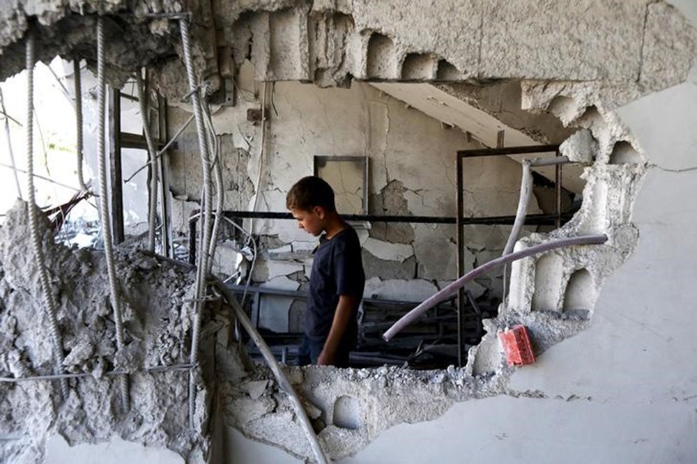 Criança em prédio danificado na cidade de Arbin, na Síria. 21/07/2015 REUTERS/Bassam Khabieh (Foto: Paulo Emílio) Criança em prédio danificado na cidade de Arbin, na Síria. 21/07/2015 REUTERS/Bassam Khabieh