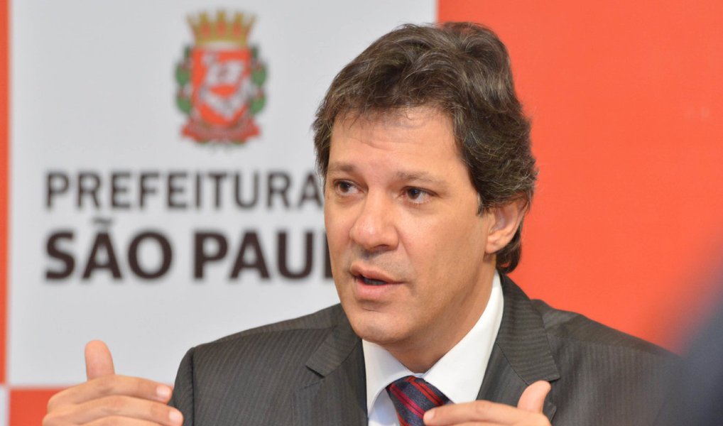 São Paulo de hoje festeja um político menor como Serra, reelege no primeiro turno um governador cuja irresponsabilidade levou São Paulo a uma calamitosa crise hídrica e faz vista grossa para a roubalheira no sistema de trens e metrôs. Para o paulistano, só existe corrupção petista (Foto: Bepe Damasco) www.brasil247.com - São Paulo de hoje festeja um político menor como Serra, reelege no primeiro turno um governador cuja irresponsabilidade levou São Paulo a uma calamitosa crise hídrica e faz vista grossa para a roubalheira no sistema de trens e metrôs. Para o paulistano, só existe corrupção petista
