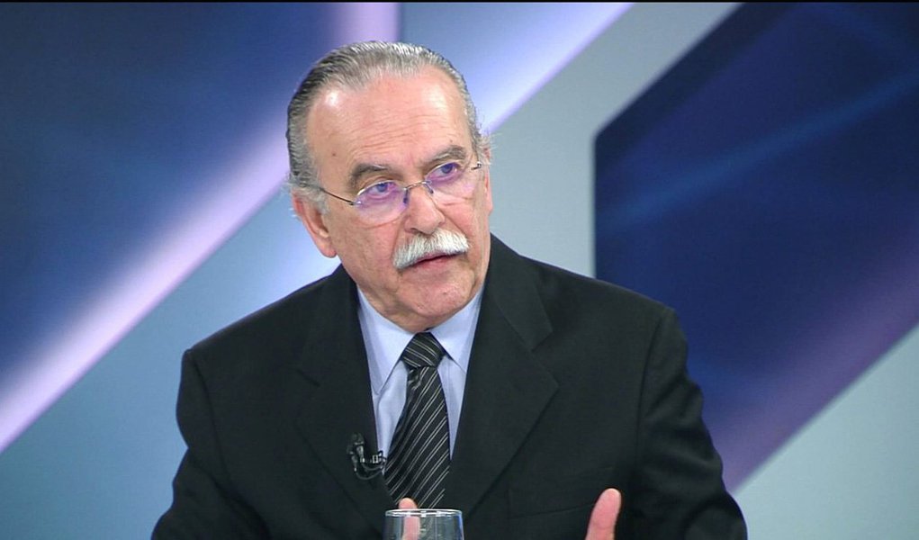 Economista e sócio da MB Associados, José Roberto Mendonça de Barros, que foi secretário de Políticas Econômicas durante a gestão do ex-presidente Fernando Henrique Cardoso (PSDB),disse que a situação econômica do Brasil ainda "vai ficar pior e mais profunda do que se imaginava"; Até a eleição municipal do ano que vem, a situação vai ser muito difícil. A partir de 2017, haverá uma substancial melhora e uma consolidação da economia nesta transição", avaliou, segundo a consultoria do economista ligado ao partido tucano, país deverá ter crescimento negativo de -2,5% ao longo deste ano, além de encolher 1,4% em 2016 (Foto: Paulo Emílio) Economista e sócio da MB Associados, José Roberto Mendonça de Barros, que foi secretário de Políticas Econômicas durante a gestão do ex-presidente Fernando Henrique Cardoso (PSDB),disse que a situação econômica do Brasil ainda "vai ficar pior e mais profunda do que se imaginava"; Até a eleição municipal do ano que vem, a situação vai ser muito difícil. A partir de 2017, haverá uma substancial melhora e uma consolidação da economia nesta transição", avaliou, segundo a consultoria do economista ligado ao partido tucano, país deverá ter crescimento negativo de -2,5% ao longo deste ano, além de encolher 1,4% em 2016