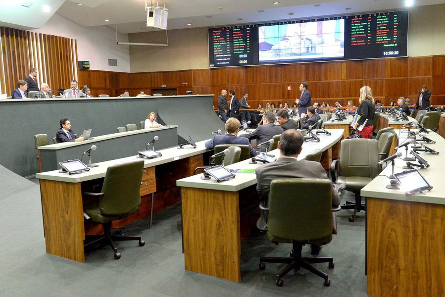 Reposição será é de 7% para os cargos de provimento efetivo e 3,5% para os cargos em comissão e funções por encargo de confiança, com efeitos financeiros retroativos a 1° de janeiro de 2015, para Judiciário; para servidores do Ministério Público do Estado de Goiás, será relativa à data-base do mês de maio do ano de 2015, e reajuste com a majoração de 6,22% (Foto: Realle Palazzo-Martini) Reposição será é de 7% para os cargos de provimento efetivo e 3,5% para os cargos em comissão e funções por encargo de confiança, com efeitos financeiros retroativos a 1° de janeiro de 2015, para Judiciário; para servidores do Ministério Público do Estado de Goiás, será relativa à data-base do mês de maio do ano de 2015, e reajuste com a majoração de 6,22%