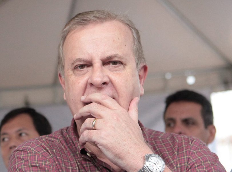 Deputados Luis Cesar Bueno, Humberto Aidar e Adriana Accorsi, a ex-deputada Marina Sant´Anna e Edward Madureira, ex-reitor da UFG, se reúnem no diretório metropolitano do Partido dos Trabalhadores; prefeito Paulo Garcia, que não participa da executiva petista, considera prematuro o encontro; "Não consigo vislumbrar qual cenário teremos no próximo ano. Não sabemos quais atores políticos estarão no jogo", disse Garcia; o principal objetivo do encontro, antes de definir os principais nomes, é analisar e discutir a aliança com o PMDB e outros partidos (Foto: Realle Palazzo-Martini) Deputados Luis Cesar Bueno, Humberto Aidar e Adriana Accorsi, a ex-deputada Marina Sant´Anna e Edward Madureira, ex-reitor da UFG, se reúnem no diretório metropolitano do Partido dos Trabalhadores; prefeito Paulo Garcia, que não participa da executiva petista, considera prematuro o encontro; "Não consigo vislumbrar qual cenário teremos no próximo ano. Não sabemos quais atores políticos estarão no jogo", disse Garcia; o principal objetivo do encontro, antes de definir os principais nomes, é analisar e discutir a aliança com o PMDB e outros partidos