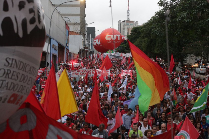 Vamos dar um basta na grande mídia de negócios, negociatas e negociantes! Ah, e não nos esqueçamos: SP é o epicentro do GOLPE, mas SP não é o umbigo do Brasil. SP não dita nem reflete o que se passa no resto do país - notadamente no Nordeste (Foto: Lula Miranda) Vamos dar um basta na grande mídia de negócios, negociatas e negociantes! Ah, e não nos esqueçamos: SP é o epicentro do GOLPE, mas SP não é o umbigo do Brasil. SP não dita nem reflete o que se passa no resto do país - notadamente no Nordeste