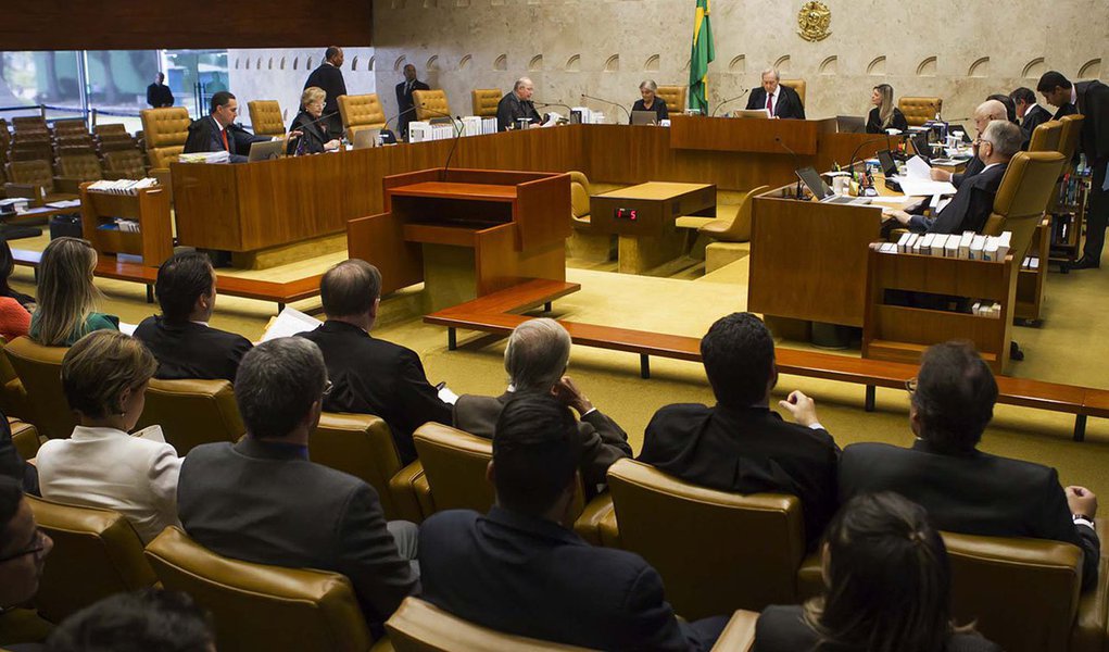 Na condição de última trincheira para a salvação da democracia, repousa no STF as esperanças de todos os brasileiros que de fato amam o seu país, que querem o fim da corrupção mas não o fim das liberdades democráticas e, muito menos, a destruição de nossa soberania. O futuro do Brasil está, assim, nas mãos do STF (Foto: Ribamar Fonseca) Na condição de última trincheira para a salvação da democracia, repousa no STF as esperanças de todos os brasileiros que de fato amam o seu país, que querem o fim da corrupção mas não o fim das liberdades democráticas e, muito menos, a destruição de nossa soberania. O futuro do Brasil está, assim, nas mãos do STF