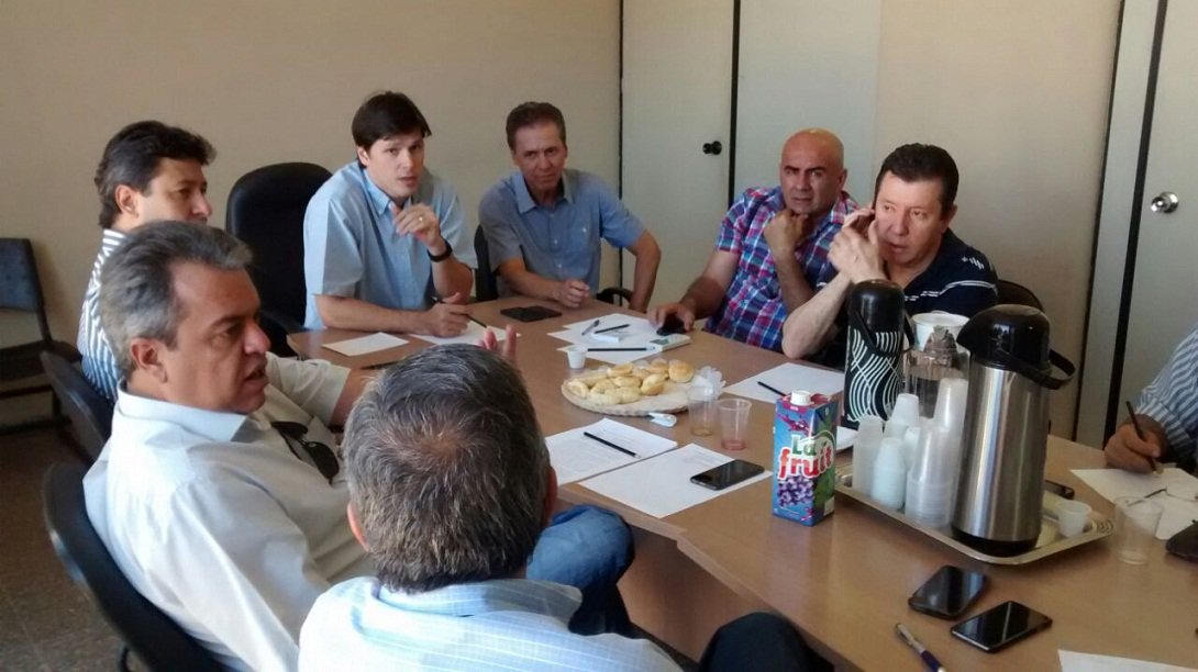 Em reunião comandada pelo deputado federal e presidente do PMDB goiano, Daniel Vilela, Executiva do partido decidiu encaminhar moção à cúpula nacional em que formaliza a defesa do rompimento com o governo da presidente Dilma Rousseff; os membros da Executiva estadual citam que uma “grave crise política acomete o País” e culmina em “incapacidade para a tomada de medidas que permitam o crescimento econômico do Brasil” (Foto: José Barbacena) Em reunião comandada pelo deputado federal e presidente do PMDB goiano, Daniel Vilela, Executiva do partido decidiu encaminhar moção à cúpula nacional em que formaliza a defesa do rompimento com o governo da presidente Dilma Rousseff; os membros da Executiva estadual citam que uma “grave crise política acomete o País” e culmina em “incapacidade para a tomada de medidas que permitam o crescimento econômico do Brasil”