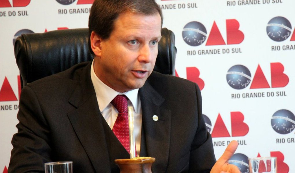 OAB decidiu apoiar a adoção de iniciativa pelo impedimento, fundamentando-se nas aludidas “pedaladas”, nas renúncias fiscais concedidas à Fifa para a realização da Copa (fato novo), além das referências acusatórias produzidas pelo senador Delcídio. Não havia, assim, qualquer fundamento jurídico sólido que justificasse o impeachment
(Foto: Guilherme Batochio) OAB decidiu apoiar a adoção de iniciativa pelo impedimento, fundamentando-se nas aludidas “pedaladas”, nas renúncias fiscais concedidas à Fifa para a realização da Copa (fato novo), além das referências acusatórias produzidas pelo senador Delcídio. Não havia, assim, qualquer fundamento jurídico sólido que justificasse o impeachment