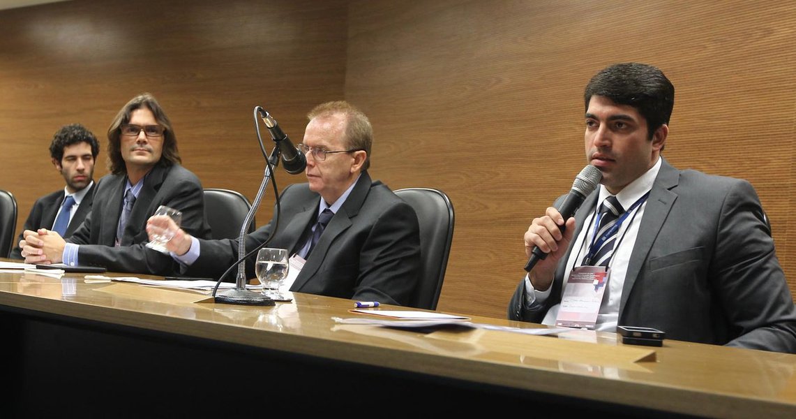 O Governo da Bahia está preparando sua sétima Parceria Público Privada (PPP), desta vez com o Reino Unido e na área de tecnologia, para levar banda larga a todo o estado; o assunto foi discutido no seminário 'Banda Larga e Inovações Tecnológicas Aplicadas ao Serviço Público: Experiências Britânica e Brasileira', que reuniu nesta terça-feira, na Agência de Fomento do Estado, especialistas do Brasil e do Reino Unido; a Bahia teve um projeto contemplado pelo fundo de cooperação do governo britânico, Prosperity Fund, para aprofundar os estudos dessa PPP (Foto: Romulo Faro) O Governo da Bahia está preparando sua sétima Parceria Público Privada (PPP), desta vez com o Reino Unido e na área de tecnologia, para levar banda larga a todo o estado; o assunto foi discutido no seminário 'Banda Larga e Inovações Tecnológicas Aplicadas ao Serviço Público: Experiências Britânica e Brasileira', que reuniu nesta terça-feira, na Agência de Fomento do Estado, especialistas do Brasil e do Reino Unido; a Bahia teve um projeto contemplado pelo fundo de cooperação do governo britânico, Prosperity Fund, para aprofundar os estudos dessa PPP