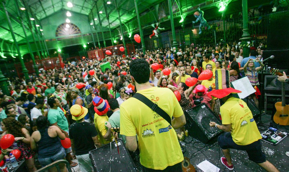 Em apoio à democracia e contra o golpe, o bloco Luxo da Aldeia confirmou em nota divulgada nas redes sociais, nesta sexta-feira (18), a participação na manifestação que ocorre logo mais, a partir das 15h, na Praça da Bandeira. “Para para defender a democracia que nos é tão cara e pela qual muitos lutaram durante anos na história”, diz o texto (Foto: Rodrigo Rocha) Em apoio à democracia e contra o golpe, o bloco Luxo da Aldeia confirmou em nota divulgada nas redes sociais, nesta sexta-feira (18), a participação na manifestação que ocorre logo mais, a partir das 15h, na Praça da Bandeira. “Para para defender a democracia que nos é tão cara e pela qual muitos lutaram durante anos na história”, diz o texto