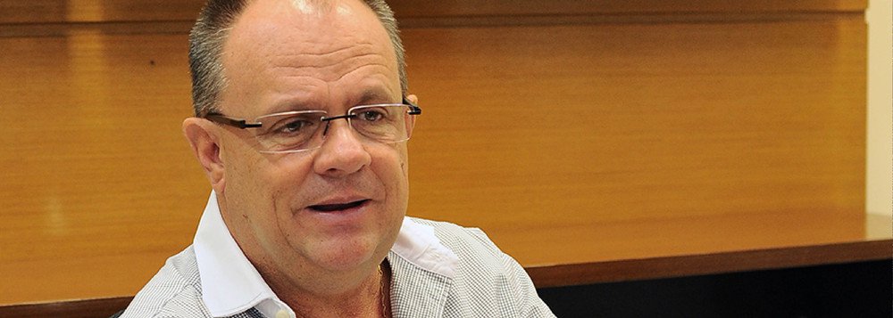 O NE Notícias, página na internet do radialista Gilmar Carvalho, informa, nesta terça-feira (29), que o vice-governador Belivaldo Chagas trocará o PSB, do grupo do senador Valadares, pelo PMDB, do governador Jackson Barreto; segundo Gilmar, Belivaldo é cotado para ser candidato à sucessão de JB (Foto: Valter Lima) O NE Notícias, página na internet do radialista Gilmar Carvalho, informa, nesta terça-feira (29), que o vice-governador Belivaldo Chagas trocará o PSB, do grupo do senador Valadares, pelo PMDB, do governador Jackson Barreto; segundo Gilmar, Belivaldo é cotado para ser candidato à sucessão de JB